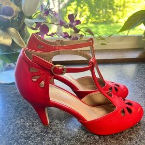 Red Mary Janes – Retro Scalloped Charm